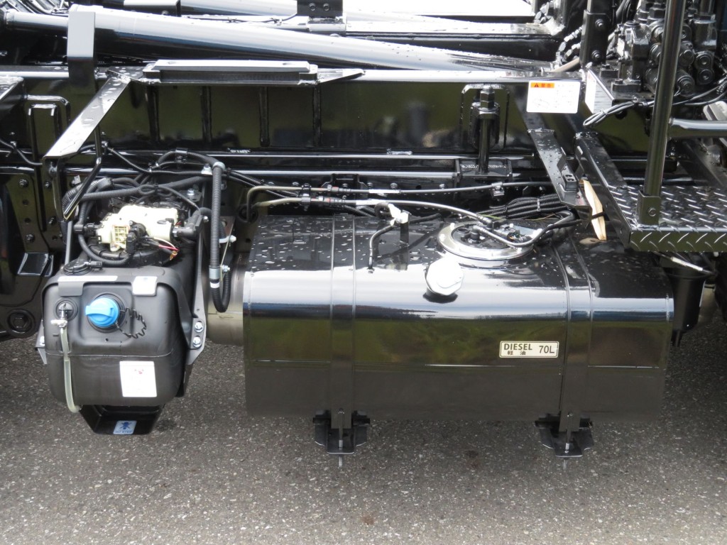 燃料タンクは70Lです。|三菱 キャンター 2RG-FBAV0(2WD)の写真10