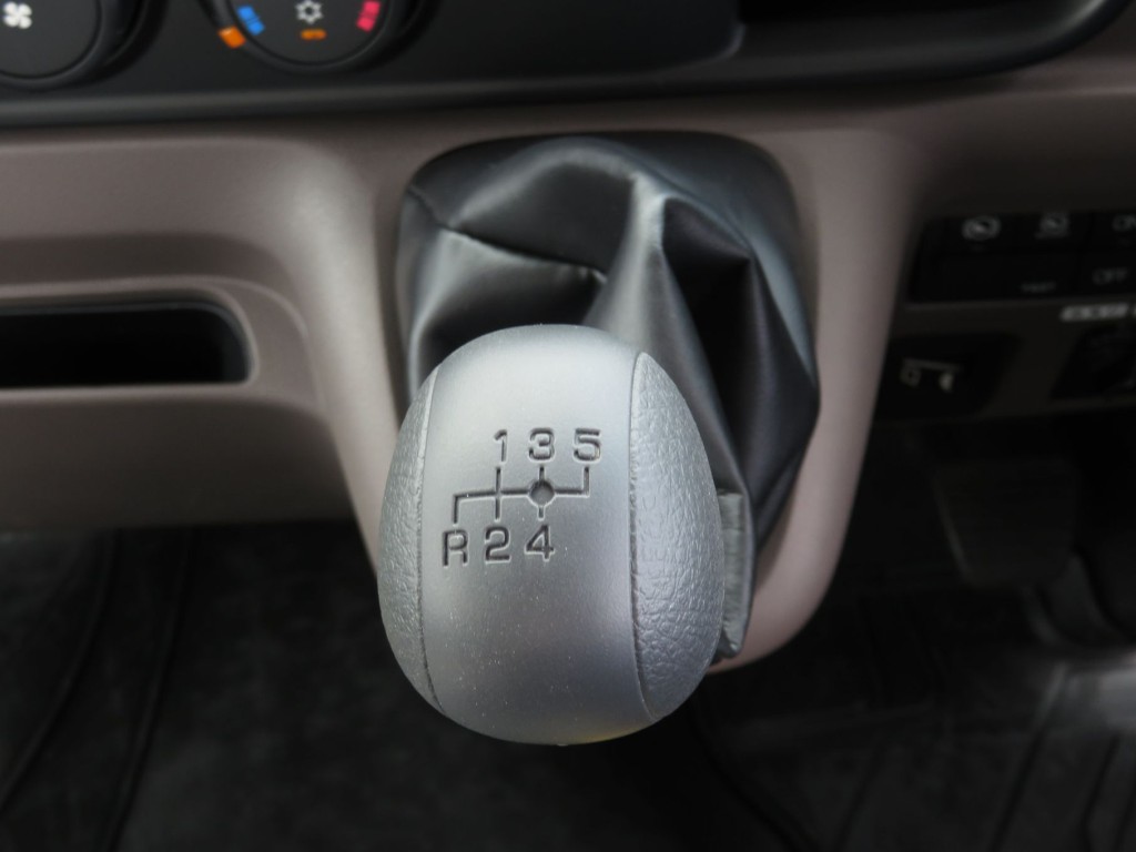 三菱 キャンター 2RG-FBAV0(2WD)の写真14