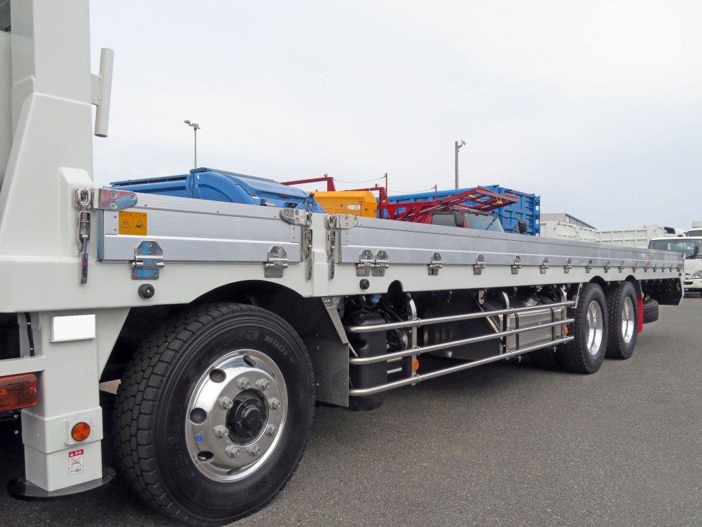 あおりロック・丁番・フェンダー・サイドバンパーはステンレス製でホイールはアルミ製です。|三菱 スーパーグレート 2PG-FS84VZの写真7