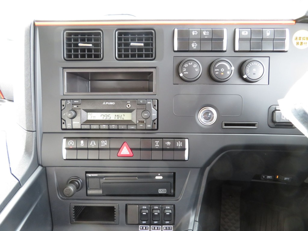 インパネ周りの状態です。|三菱 スーパーグレート 2PG-FS84VZの写真18