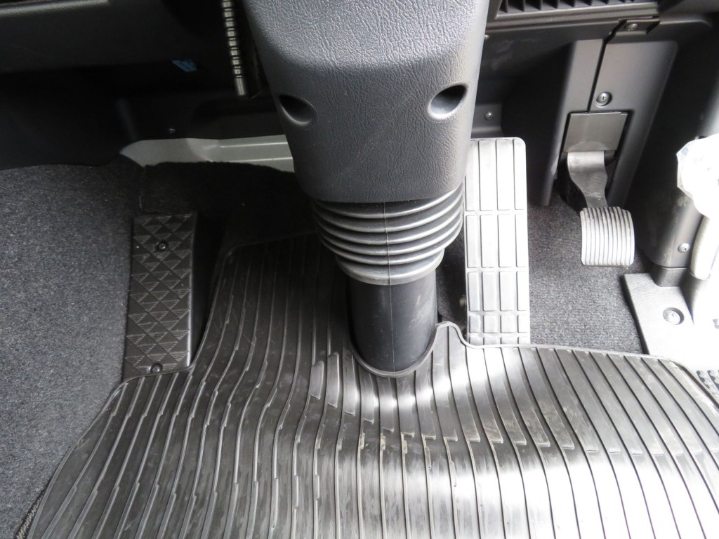 2ペダルです。|三菱 スーパーグレート 2PG-FS84VZの写真20