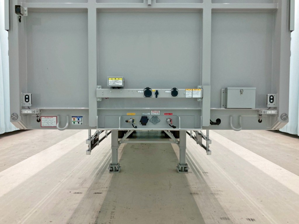 ボディー前方左右にもウイングの開閉スイッチが付いています。|トレクス PFB34118の写真23