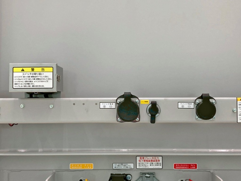 メタルコンセントが2種類付いています。|トレクス PFB34118の写真24