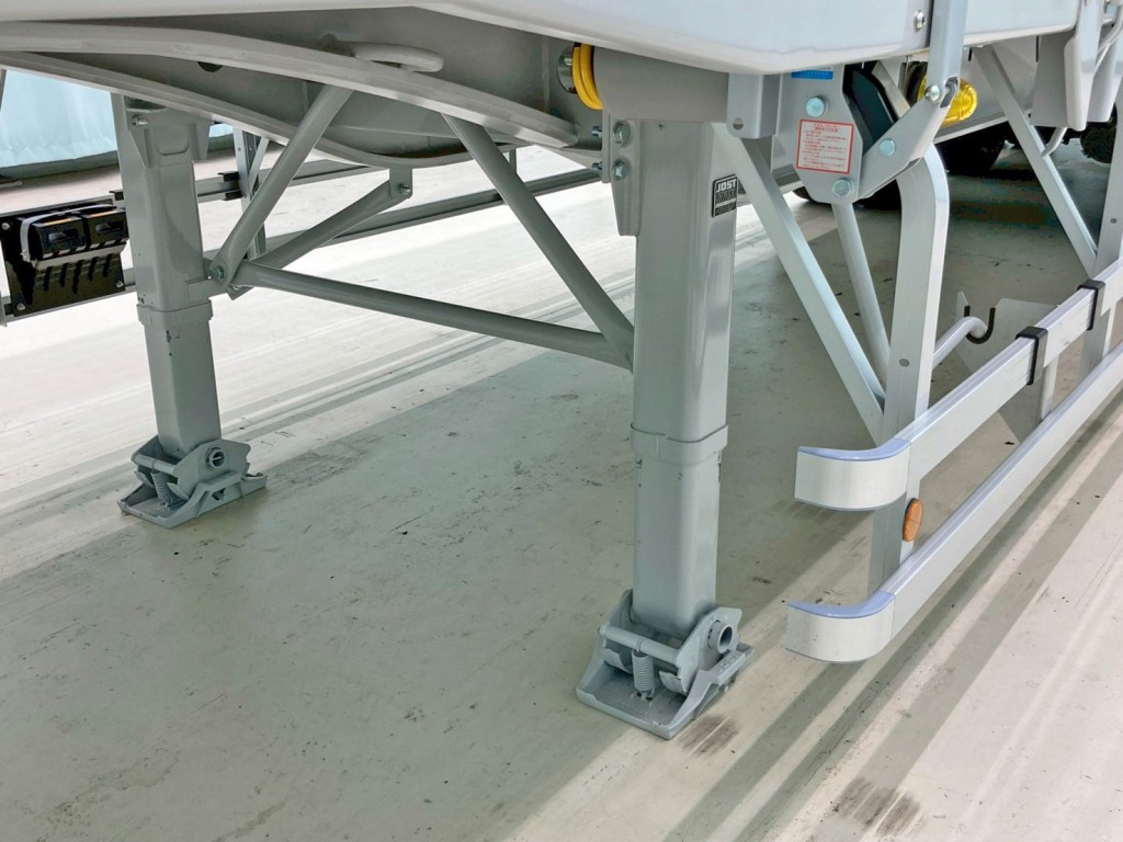 脚は手動式です。|トレクス PFB34118の写真29