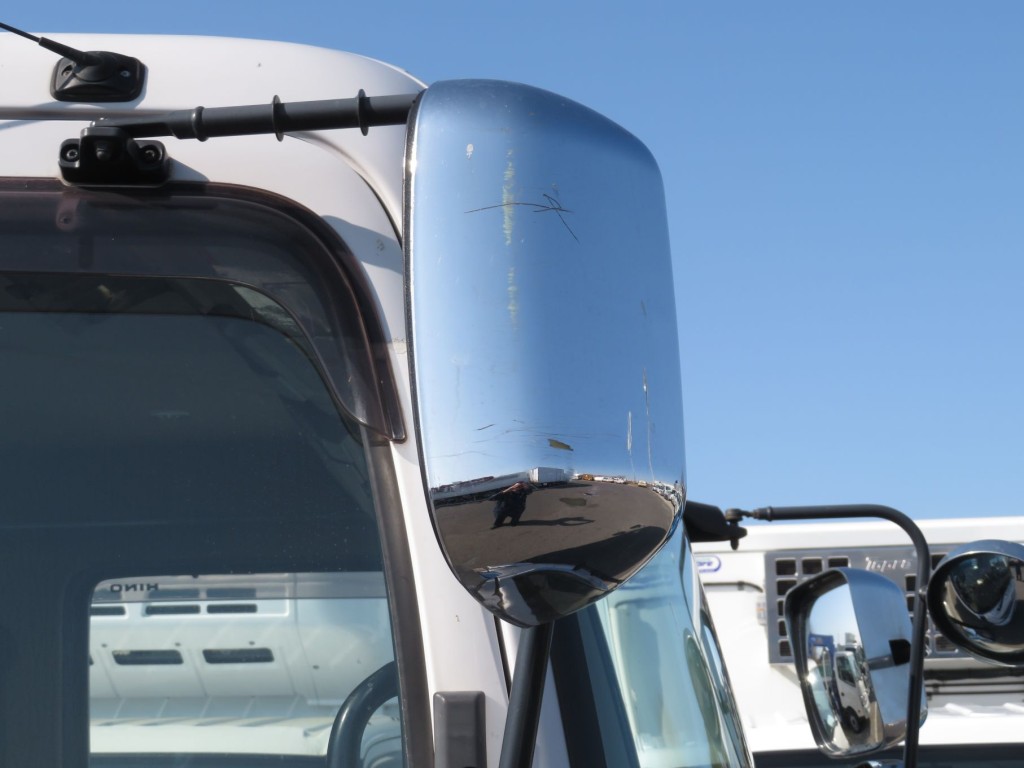 運転席側サイドミラーカバーにキズがあります。|日野 レンジャー 2KG-FJ2ABAの写真29