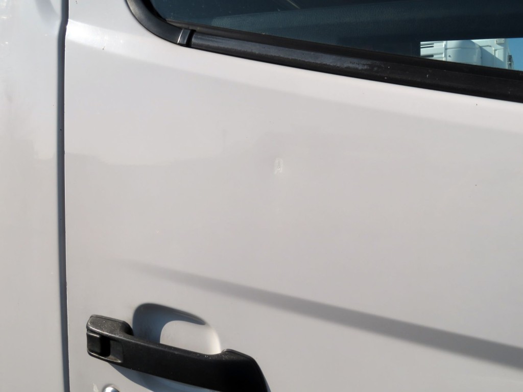 運転席ドアにキズ及び補修塗装箇所があります。|日野 レンジャー 2KG-FJ2ABAの写真31