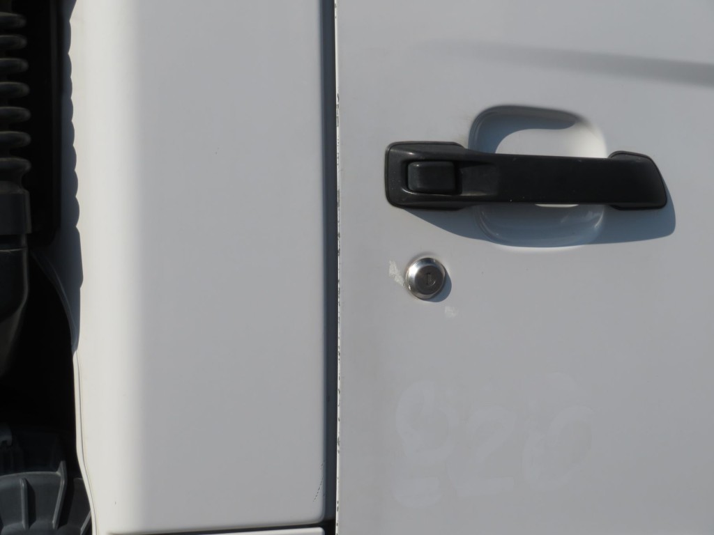 運転席ドア後端に細かいキズがあります。|日野 レンジャー 2KG-FJ2ABAの写真33