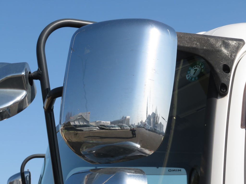 助手席側サイドミラーカバーに細かいキズがあります。|日野 レンジャー 2KG-FJ2ABAの写真37