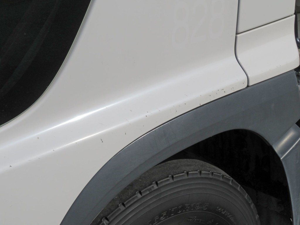 助手席ドアに細かいキズがあります。|日野 レンジャー 2KG-FJ2ABAの写真38