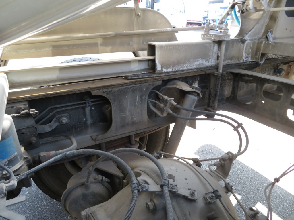 シャーシ内側の状態です。|日野 レンジャー 2KG-FJ2ABAの写真40