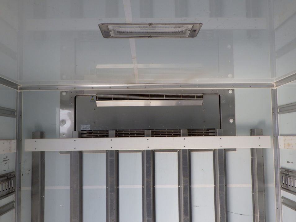 冷凍機の吹き出し口の状態です。|日野 レンジャー 2KG-FC2ABG(2WD)の写真11