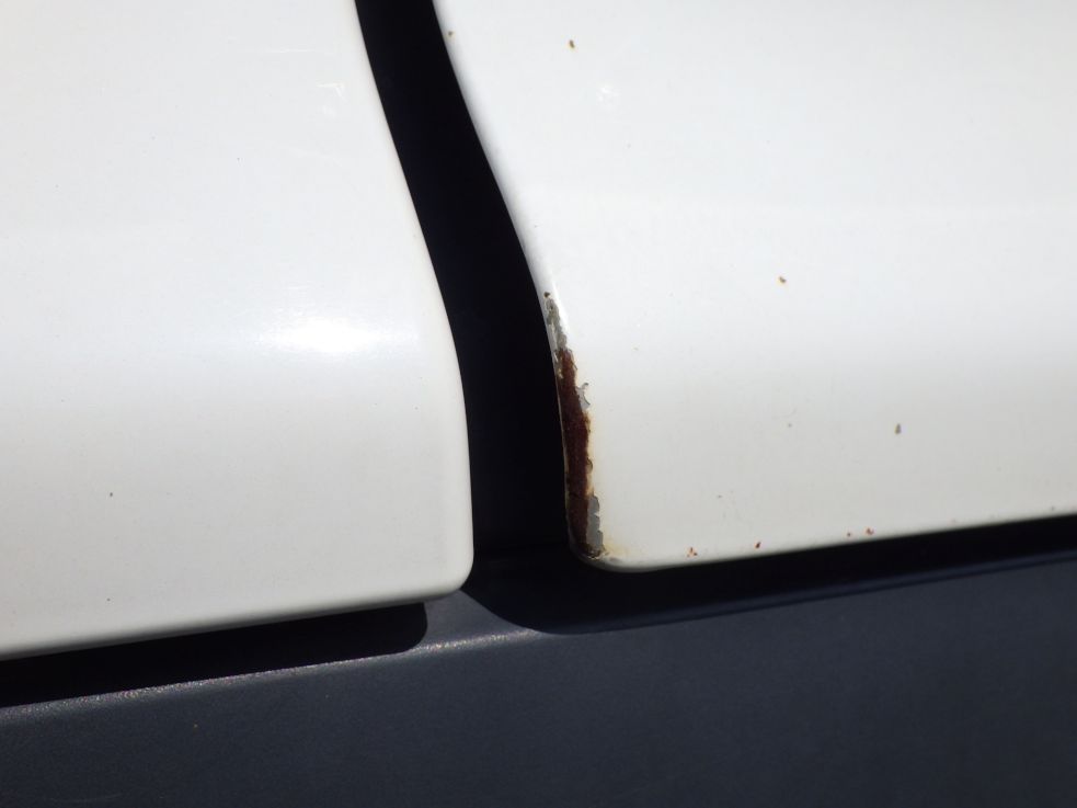 運転席側ドアにキズ・サビがあります。（助手席側にもあります）|日野 レンジャー 2KG-FC2ABG(2WD)の写真31