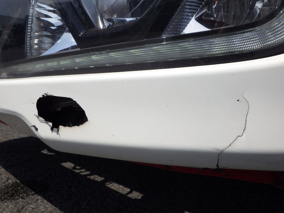 フロントバンパーの助手席側に割れがあります。|日野 レンジャー 2KG-FC2ABG(2WD)の写真34