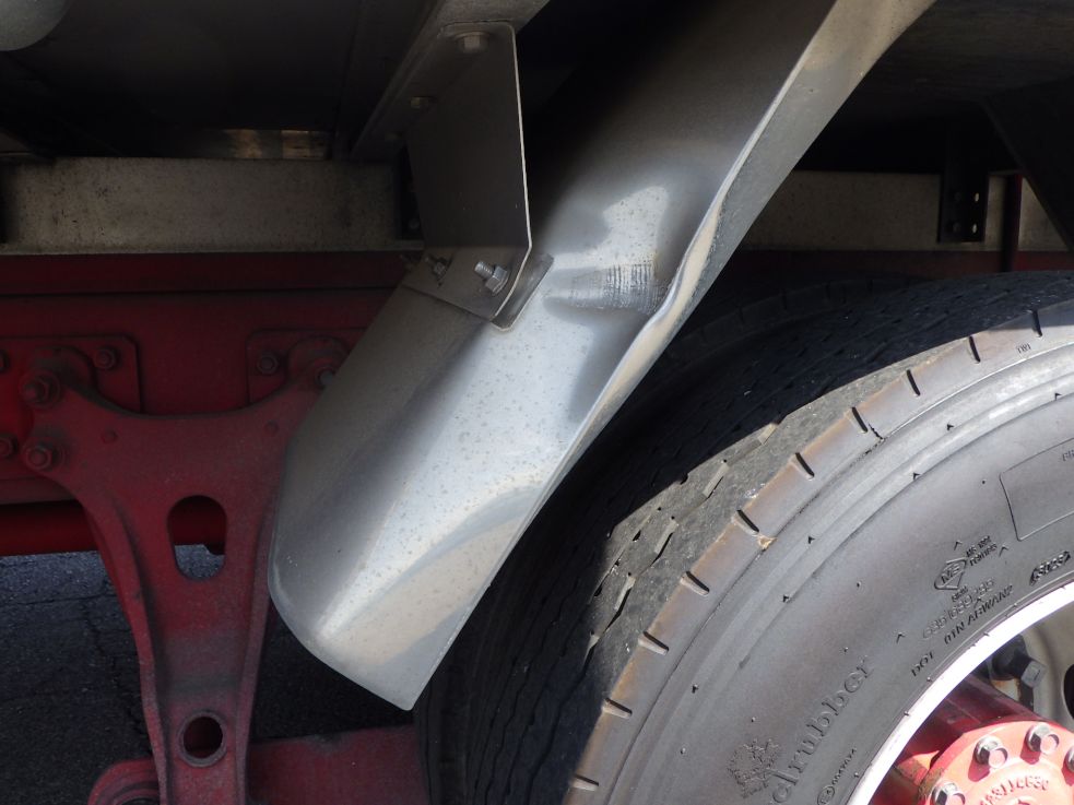 助手席側リヤフェンダーにキズ・ヘコミがあります。|日野 レンジャー 2KG-FC2ABG(2WD)の写真40