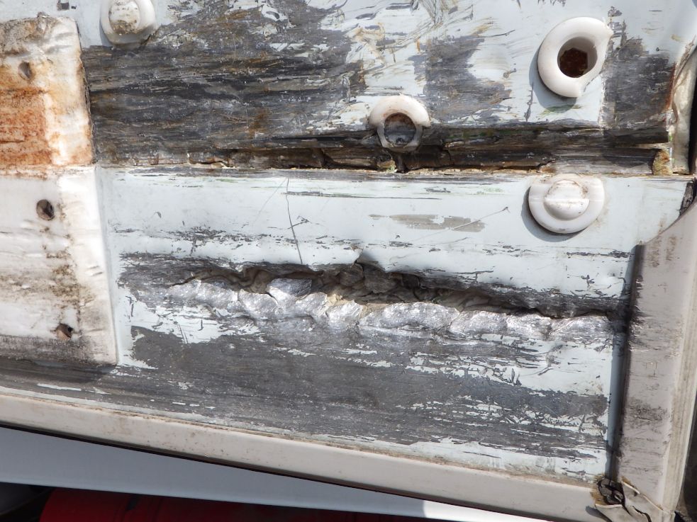 荷台内側にキズ・ヘコミ・割れがあります。|日野 レンジャー 2KG-FC2ABG(2WD)の写真43