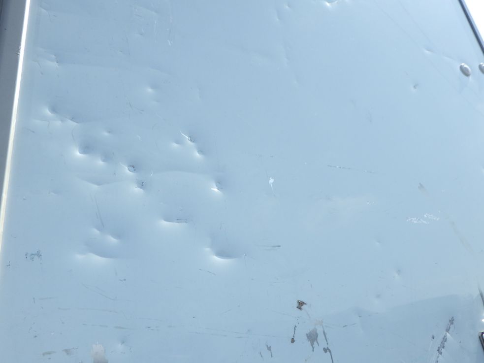 リヤ扉裏側にキズ・ヘコミがあります。|日野 レンジャー 2KG-FC2ABG(2WD)の写真44