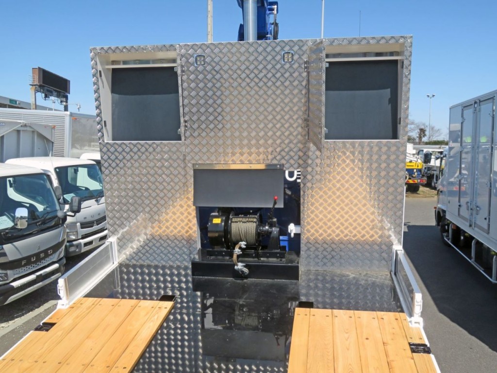 プロテクターに物入が付いています。|日野 レンジャー 2DG-GK2ABAの写真11