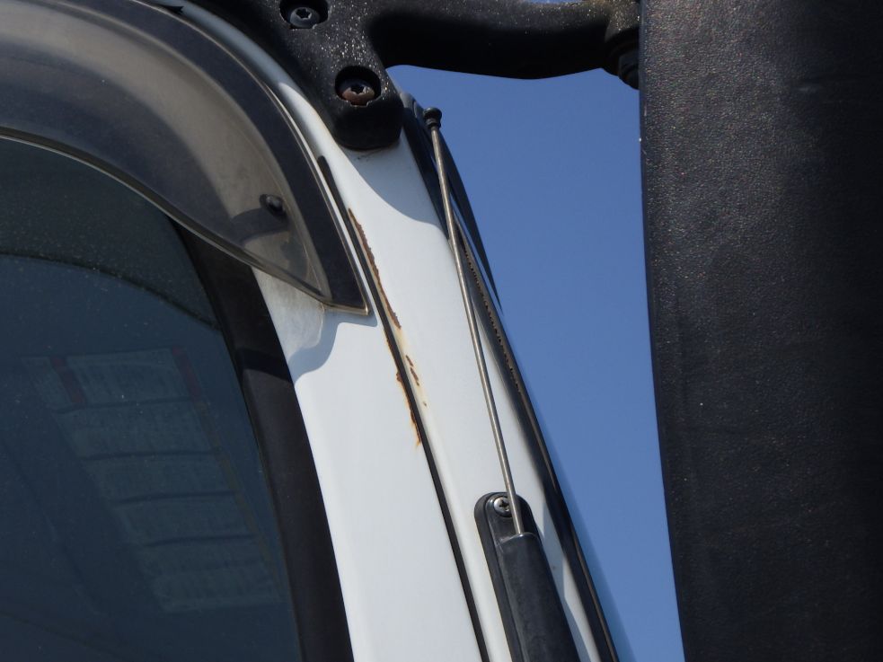 運転席側ピラーにキズ、ヘコミがあります。|いすゞ フォワード PKG-FRR90S1(2WD)の写真26