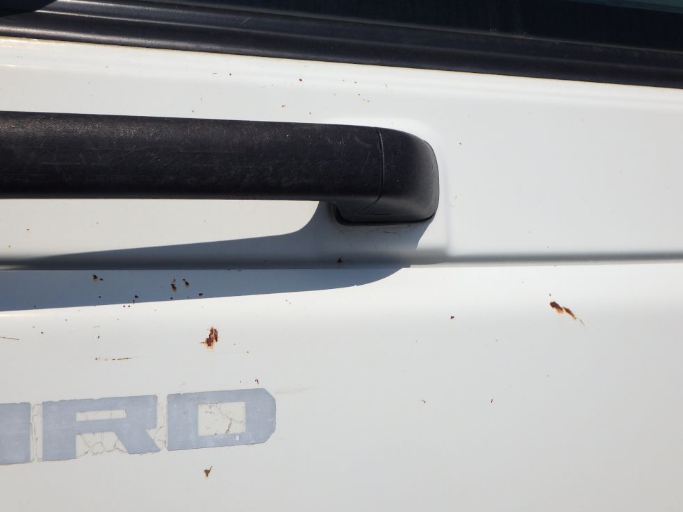 フロントパネルに飛び石キズがあります。|いすゞ フォワード PKG-FRR90S1(2WD)の写真27