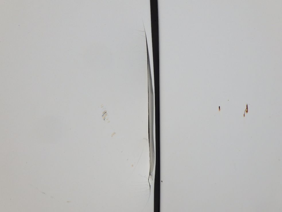 運転席側コーナーパネルに割れがあります。|いすゞ フォワード PKG-FRR90S1(2WD)の写真28