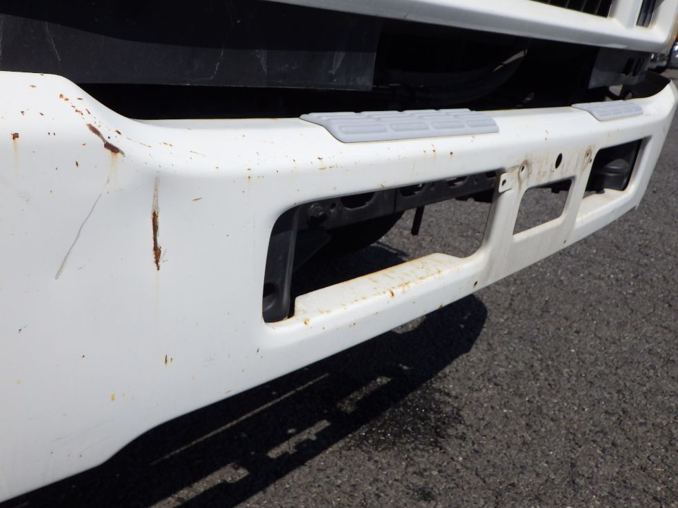 フロントバンパーにキズ・サビ・ヘコミがあります。|いすゞ フォワード PKG-FRR90S1(2WD)の写真30