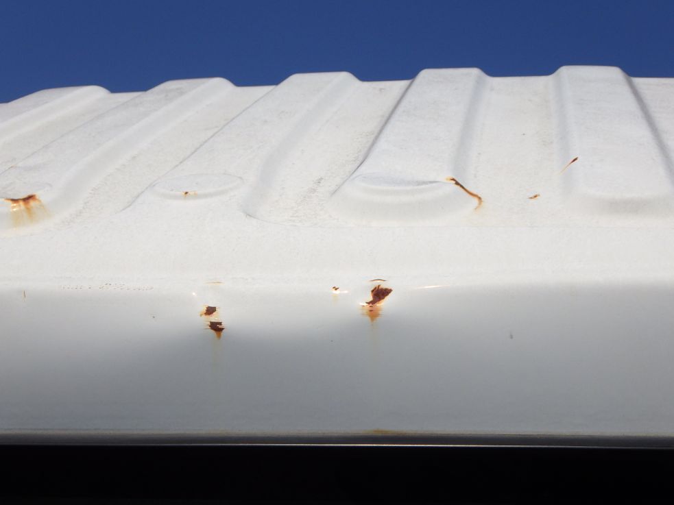 ルーフにキズ・サビ・ヘコミがあります。|いすゞ フォワード PKG-FRR90S1(2WD)の写真33