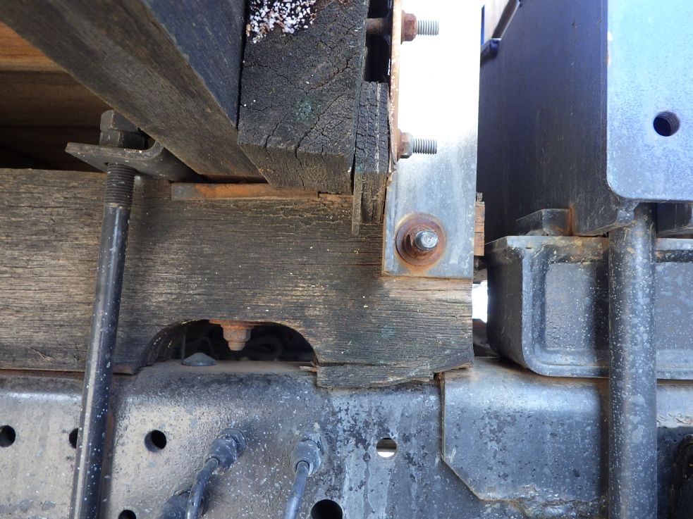 ネタ前方に沈みがあります。|いすゞ フォワード PKG-FRR90S1(2WD)の写真44