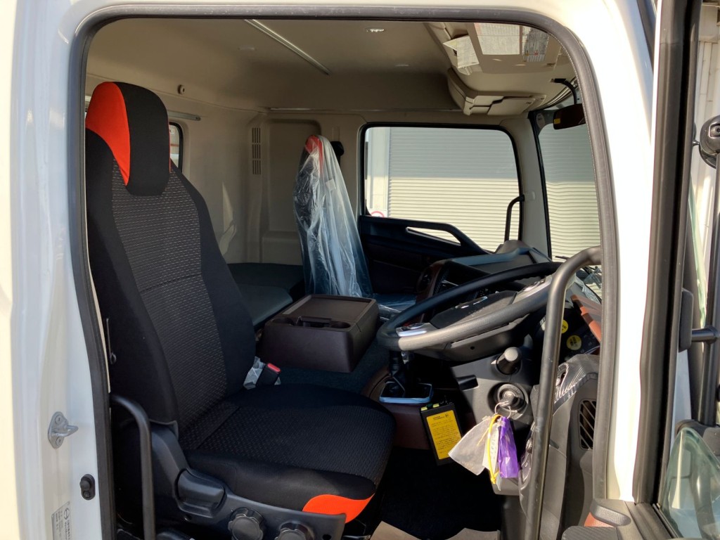 乗車定員は2名です。|日野 プロフィア 2DG-FS1AGEの写真5