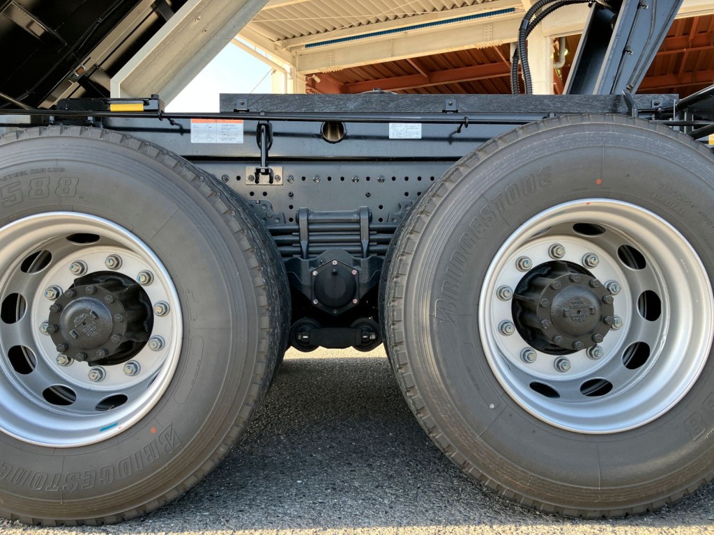 タイヤ間の状態です。|日野 プロフィア 2DG-FS1AGEの写真6