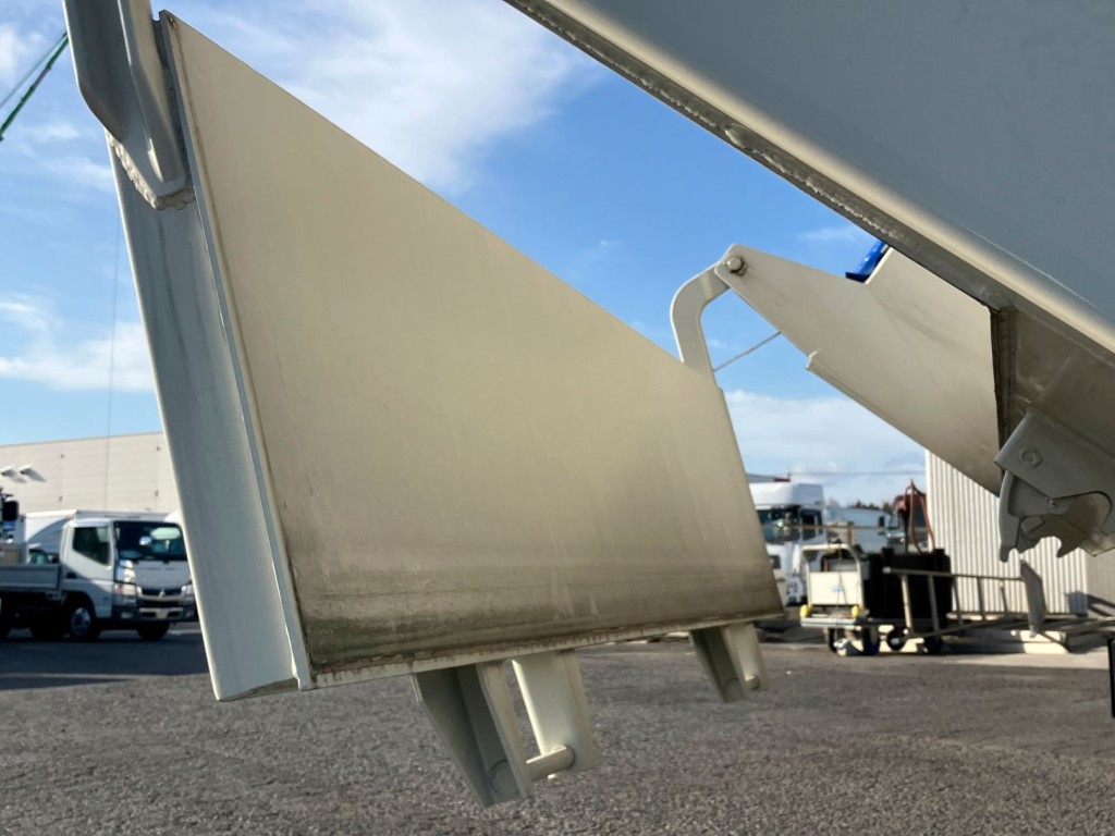 リヤゲート裏側の状態です。|日野 プロフィア 2DG-FS1AGEの写真9