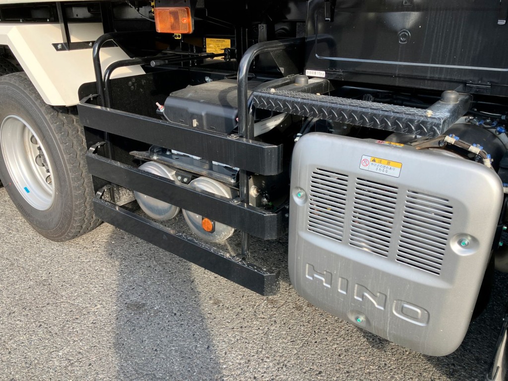 サイドバンパーは鉄製です。|日野 プロフィア 2DG-FS1AGEの写真16