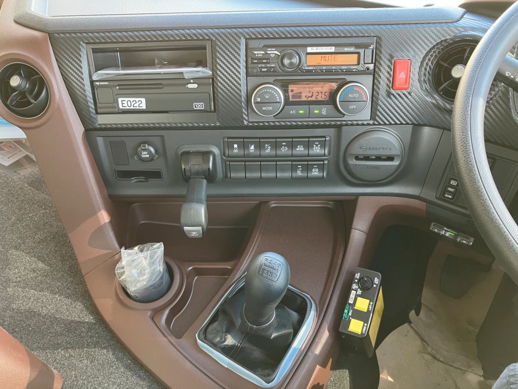 パネル周りの状態です。|日野 プロフィア 2DG-FS1AGEの写真19
