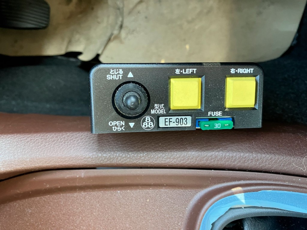 コボレーンのスイッチです。|日野 プロフィア 2DG-FS1AGEの写真21