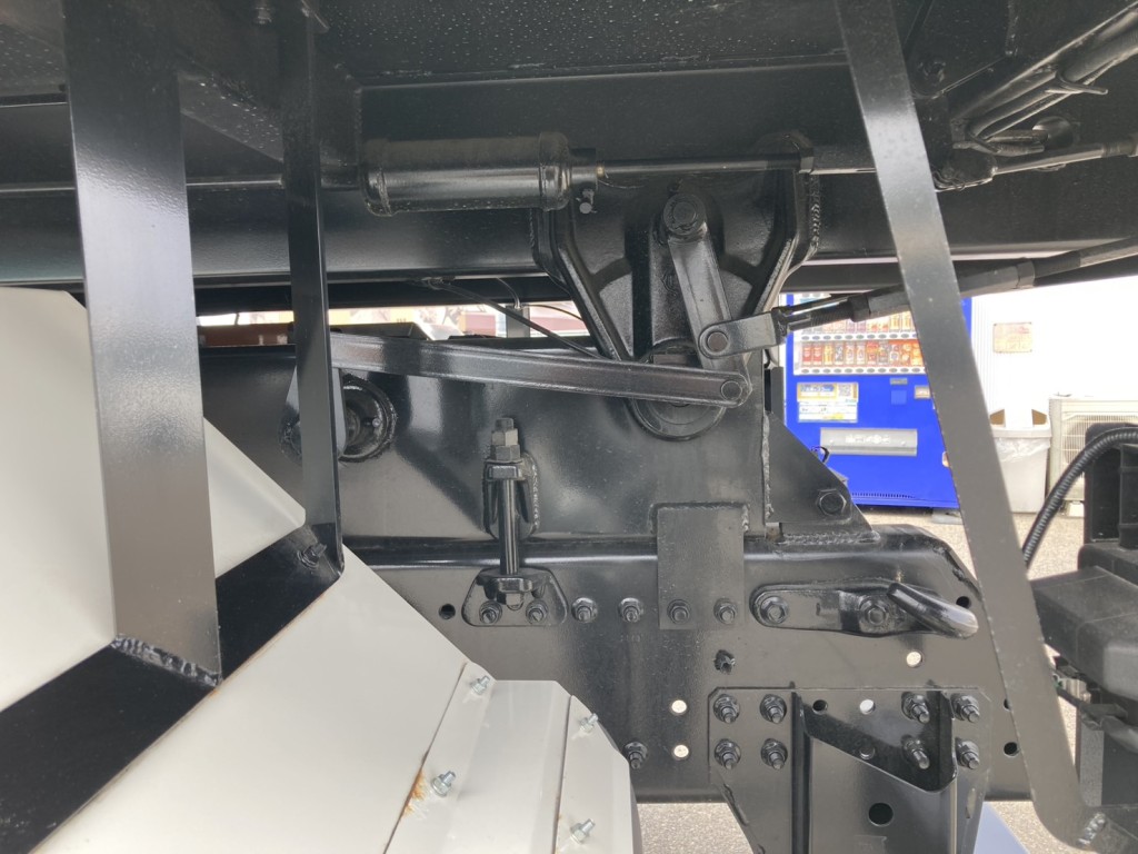 シャーシとサブフレームの状態です。|日野 プロフィア 2DG-FS1AGEの写真7