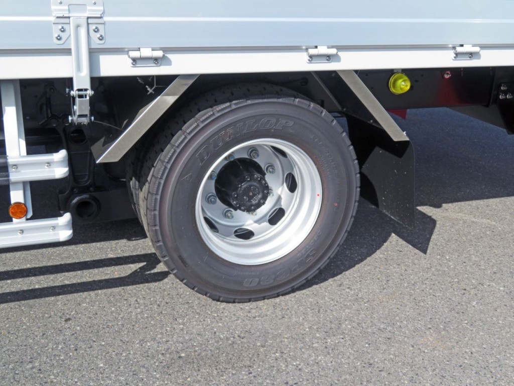 リアフェンダーはステンレス製です。|日野 レンジャー 2KG-FE2ACGの写真14