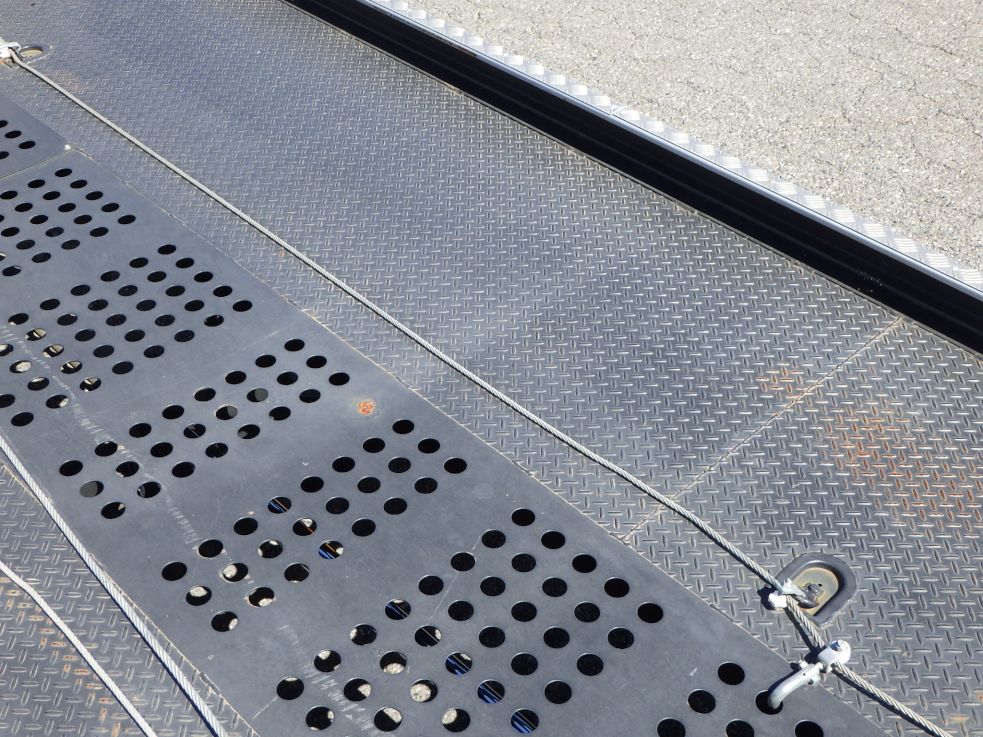 床鉄板にサビがあります。|日野 デュトロ 2KG-XZU722M(2WD)の写真36