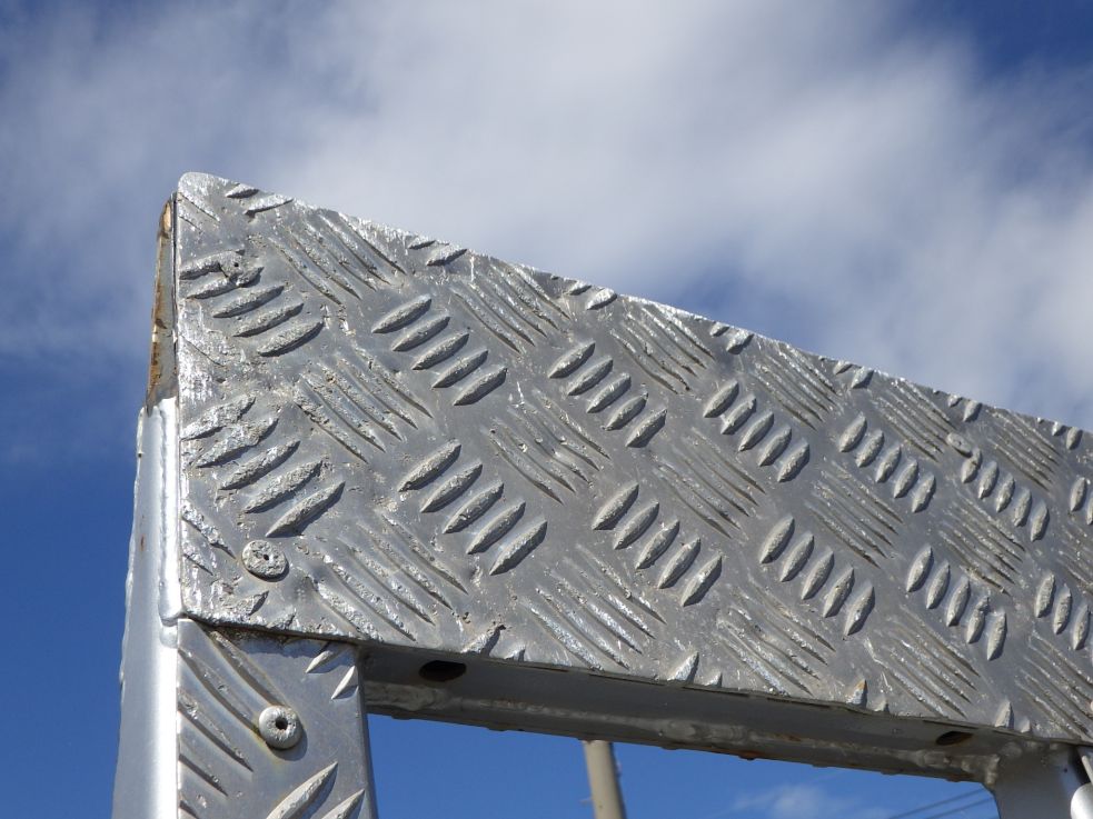 歩み板の接地面にキズがあります。|日野 デュトロ 2KG-XZU722M(2WD)の写真39