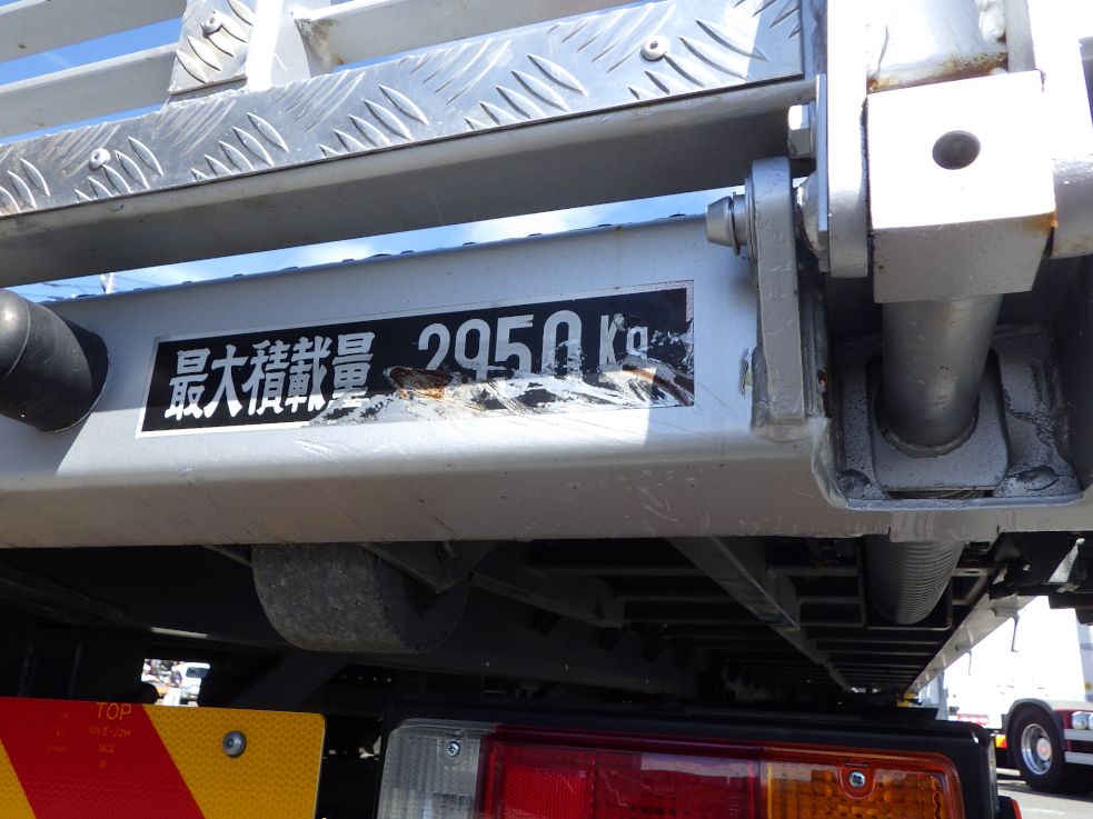 化粧板にキズがあります。|日野 デュトロ 2KG-XZU722M(2WD)の写真40