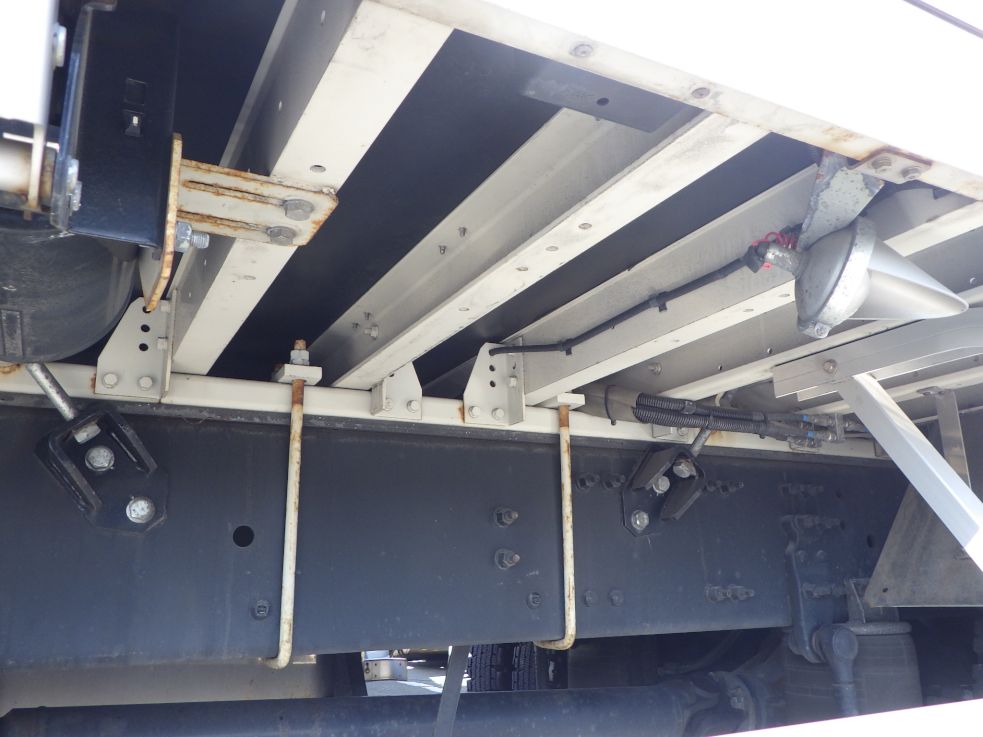 シャーシとネタの状態です。(縦は鉄・横ネタはアルミ製です)|UDトラックス クオン 2PG-CD5CAの写真7