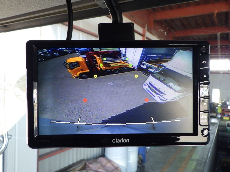 液晶バックモニター付きです。|UDトラックス クオン 2PG-CD5CAの写真15