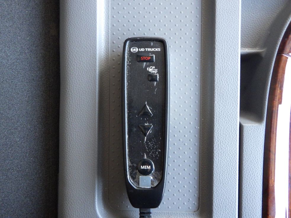 エアサスのコントローラーです。|UDトラックス クオン 2PG-CD5CAの写真16