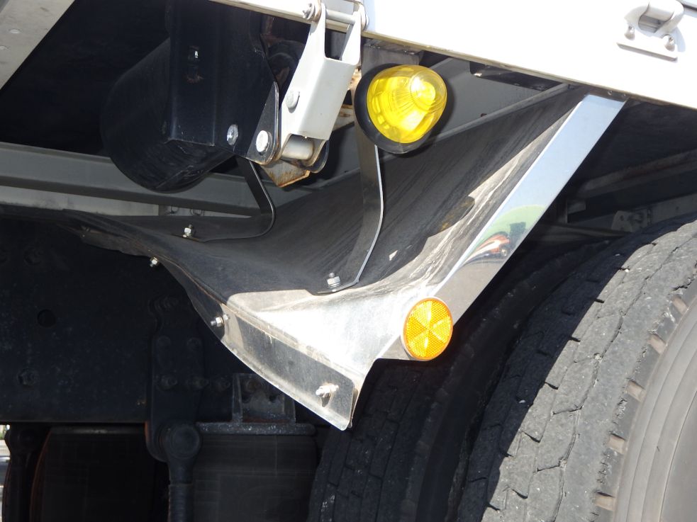 運転席側リヤフェンダーに曲がりがあります。|UDトラックス クオン 2PG-CD5CAの写真28