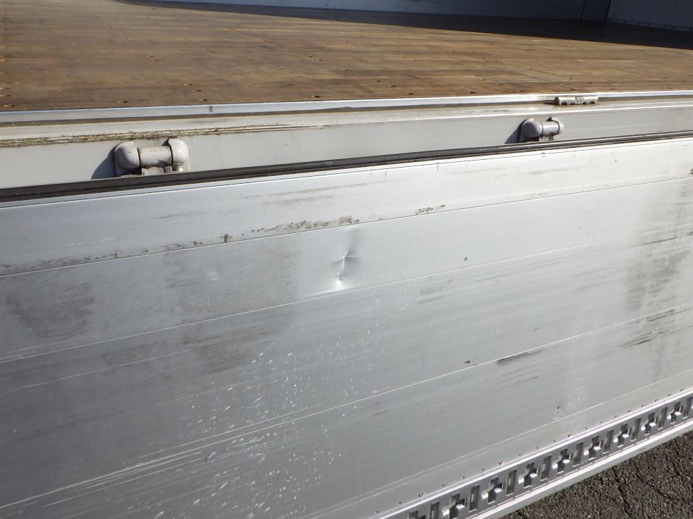 アオリ内側にキズ・ヘコミがあります。|UDトラックス クオン 2PG-CD5CAの写真31