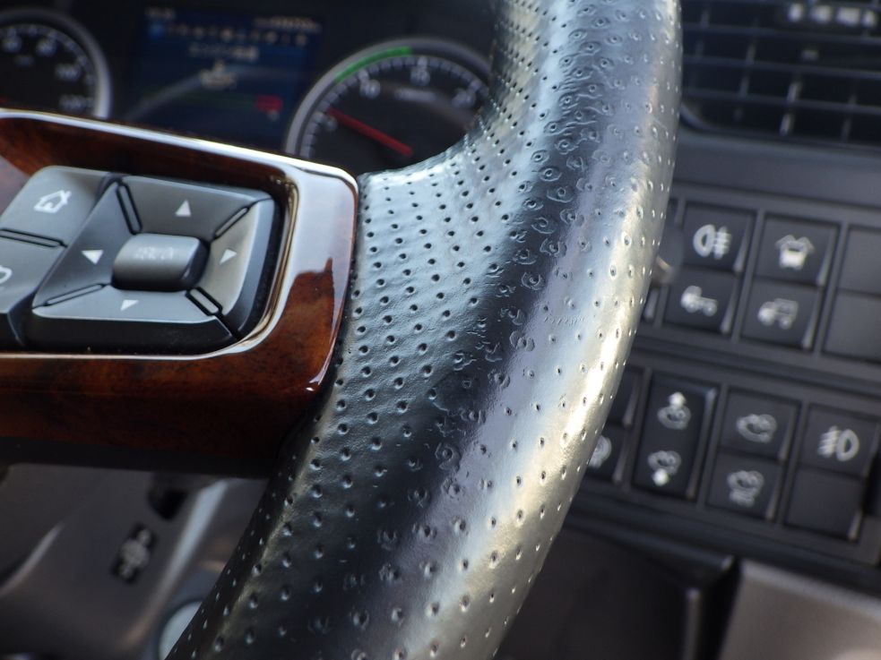 ハンドルにスレがあります。|UDトラックス クオン 2PG-CD5CAの写真37