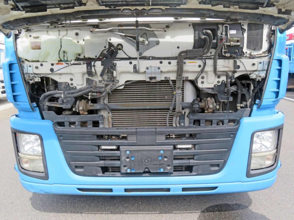 パネル内部にサビがあります。|いすゞ ギガ QDG-EXZ52AJの写真31