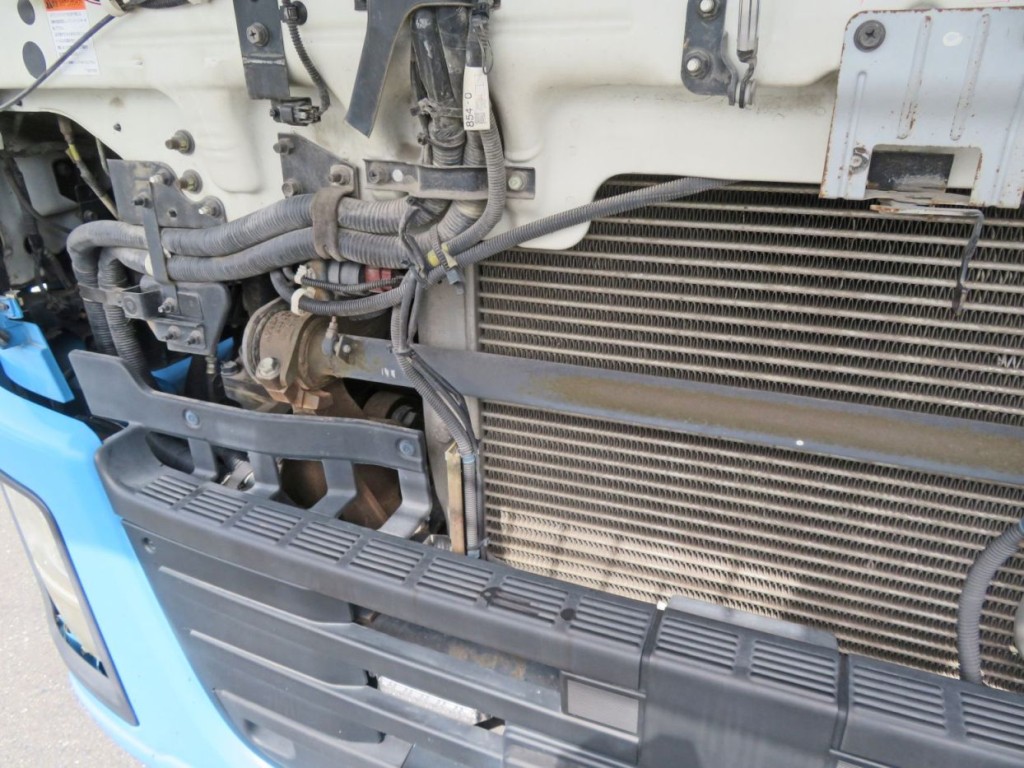 パネル内部のサビの状態です。|いすゞ ギガ QDG-EXZ52AJの写真32