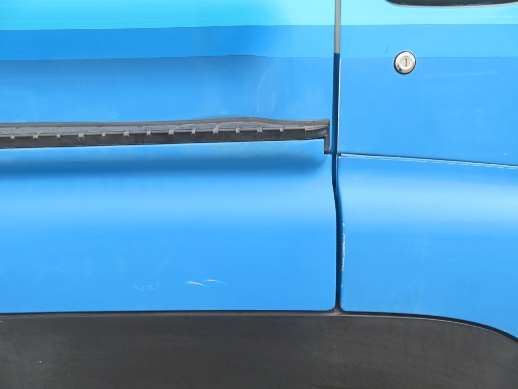 運転席側クォーターパネルに小さいキズがあります。|いすゞ ギガ QDG-EXZ52AJの写真42