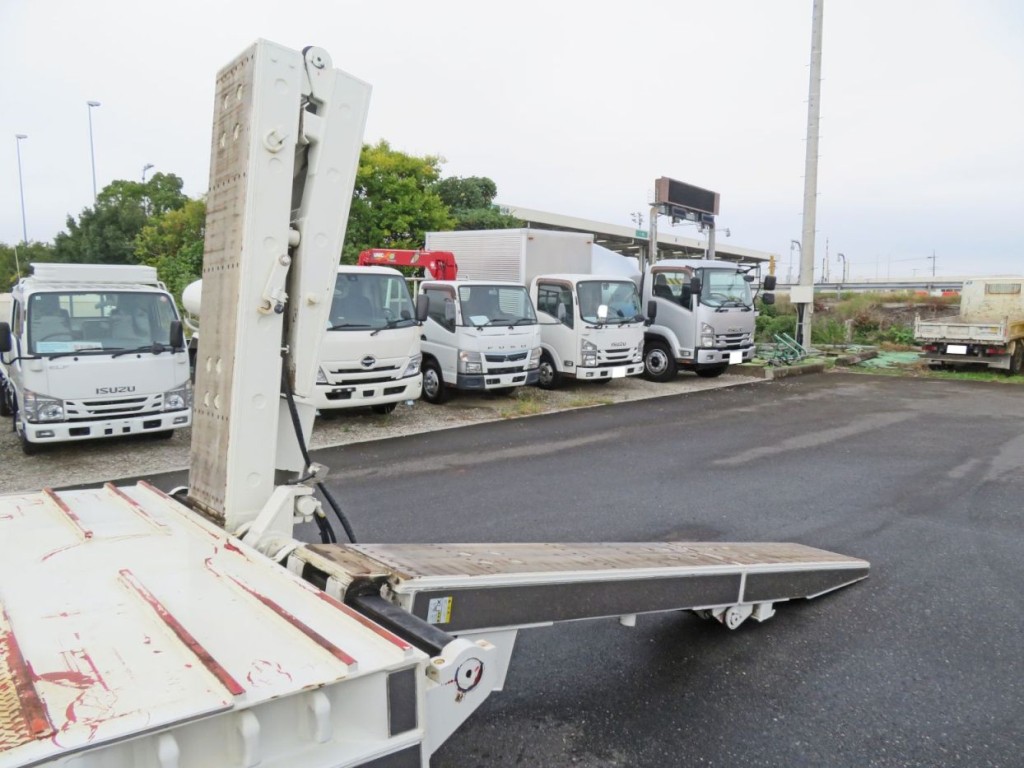 歩みを片側のみ下げた状態です。（この状態から片方も操作します）　※どちらの歩みからでも操作できます。|花見台  HFT265Eの写真22