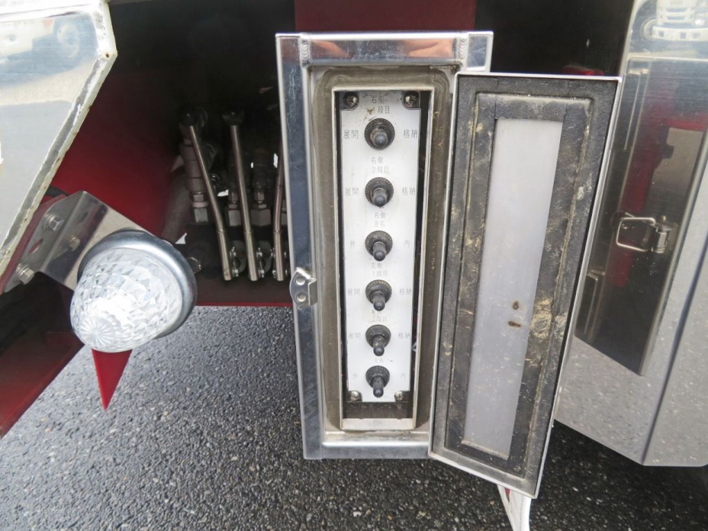 歩みの操作スイッチです。※片側の歩み操作に3個のスイッチを使います。|花見台  HFT265Eの写真24