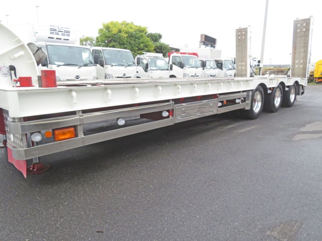 サイドバンパー・物入蓋はステンレス製です。|花見台  HFT265Eの写真34